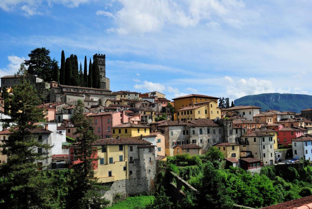 Villa Gherardi - B&B E Hostel Barga Kültér fotó